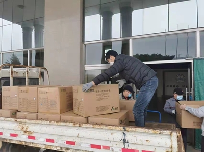 抗疫进行时 我们在行动 | 守望相助的校企情 迪尚集团向校区捐赠全自动口罩机