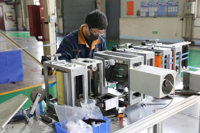 榆次经纬厂首台N95全自动口罩机签约落户晋中 助力防疫物资生产